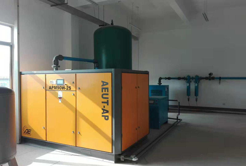 濟(jì)寧某項(xiàng)目---3臺(tái)90KW艾能永磁變頻節(jié)能空壓機(jī)使用現(xiàn)場(chǎng)